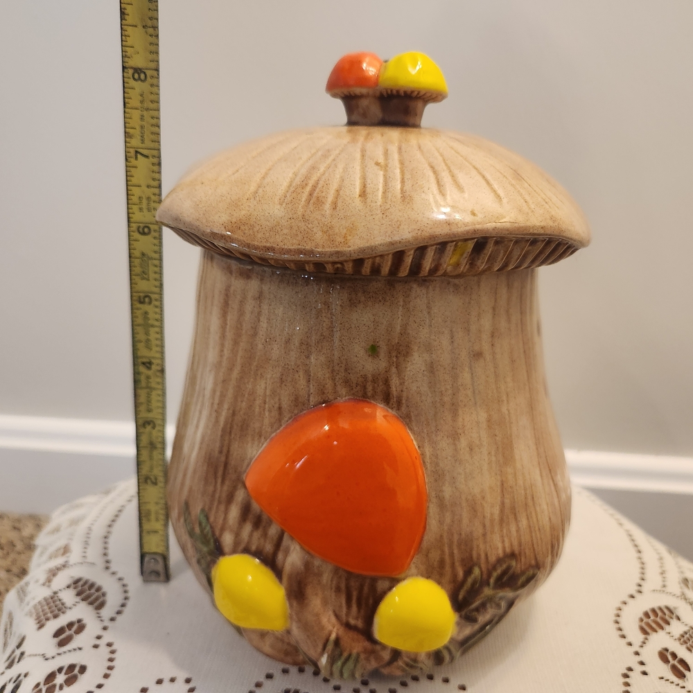 Arnel's Pottery 8" Mushroom Canister / Cookie Jar With Lid
